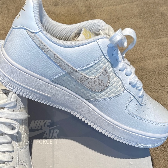 Nike Shoes - 🪷Nike Air Force 1 ‘07 SE Sneakers - NWT - Size 9🪷